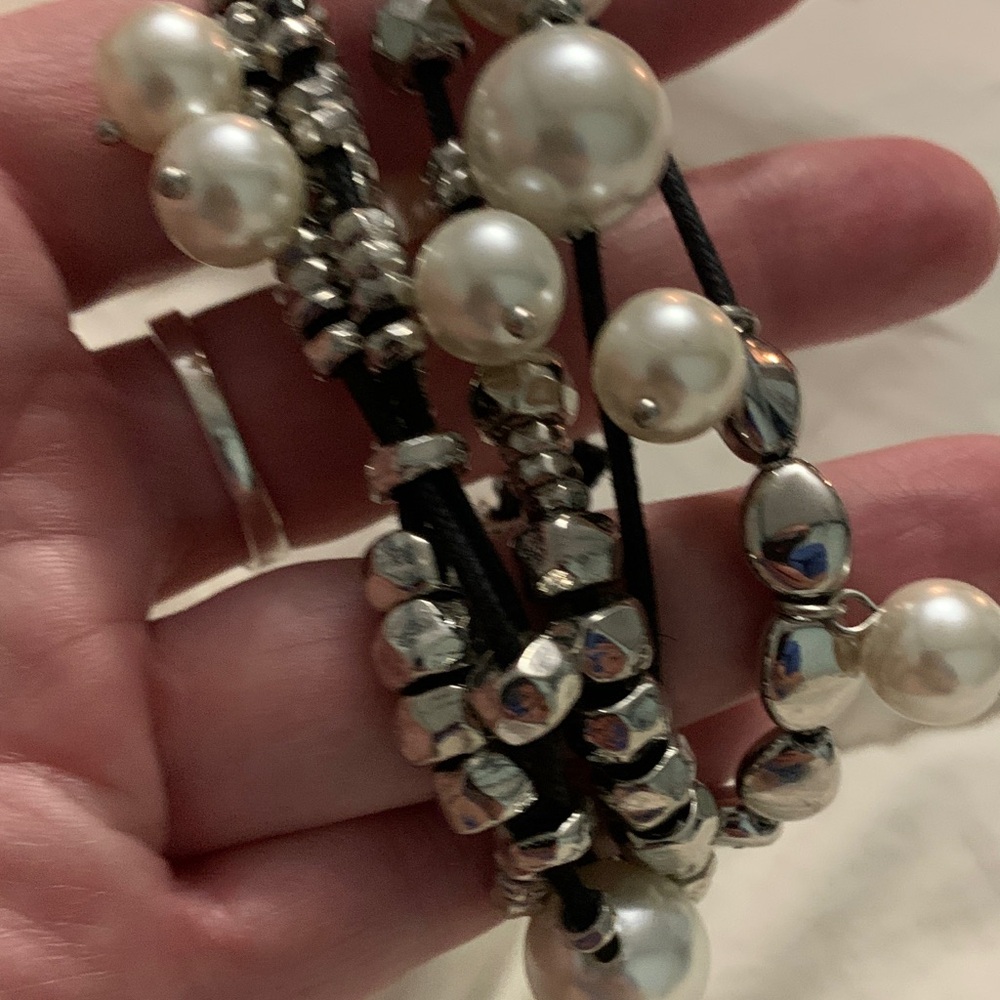 Elegant Silver and Pearl Women's Bracelet